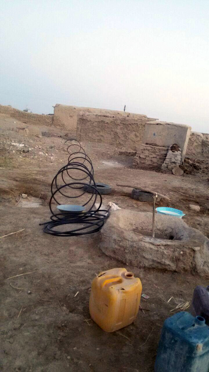 لوله کشی آب و سیم کشی برق درروستاها توسط گروه مبلغین اعزامی به سیستان و بلوچستان روستاهای شهر هیرمند ( نزدیک سر مرز افغانستان )